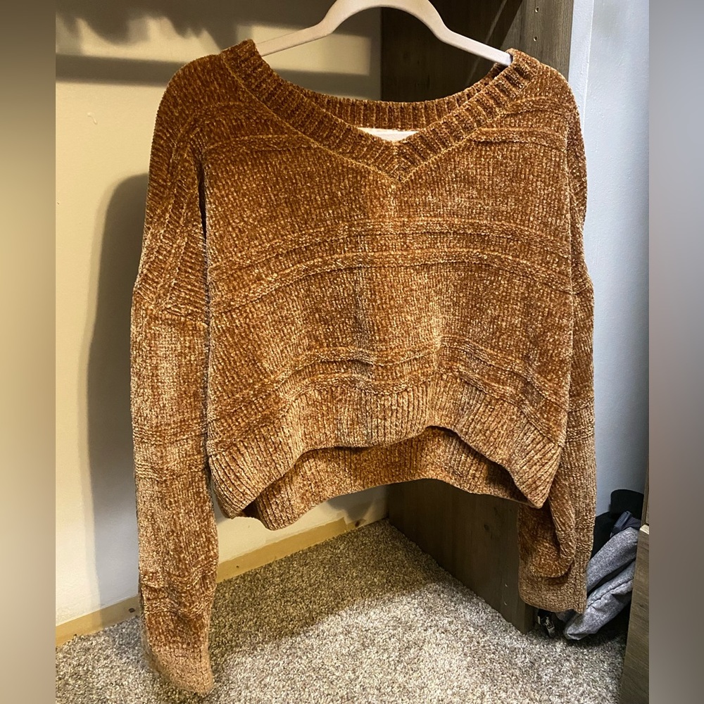 Velvet knot gold cropped sweater